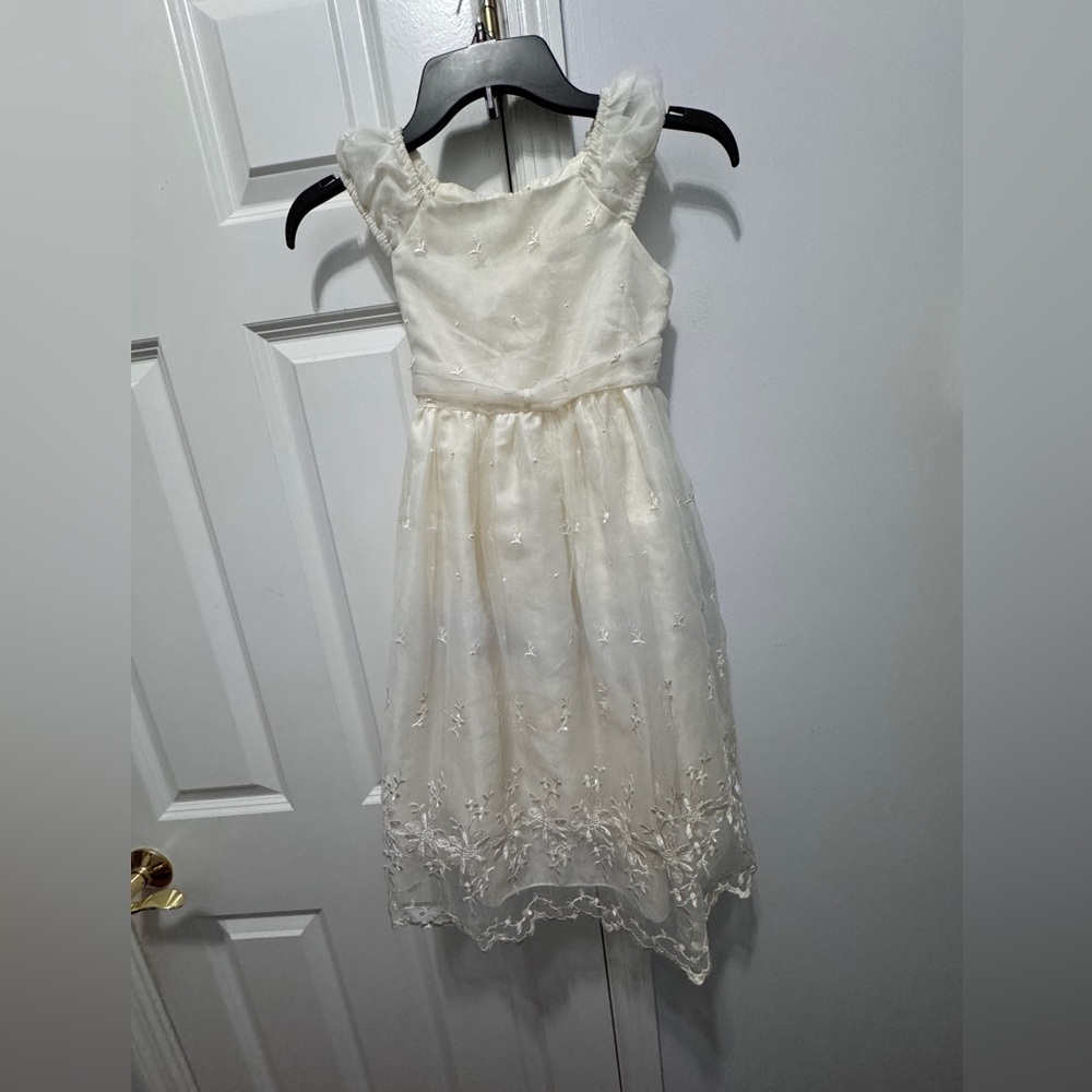 Oky Doky size 8 off white short sleeve maxi dress